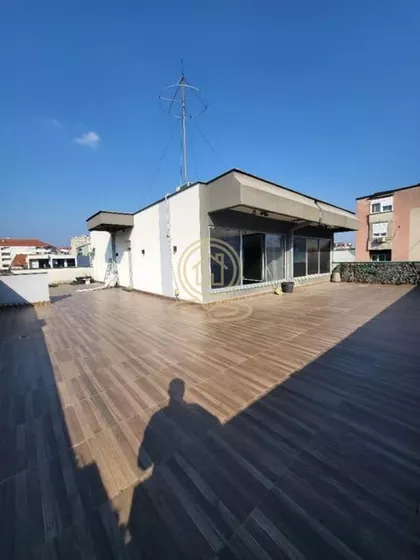 Crveni Pevac | 4zida.rs