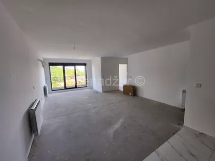Prvomajska | 4zida.rs