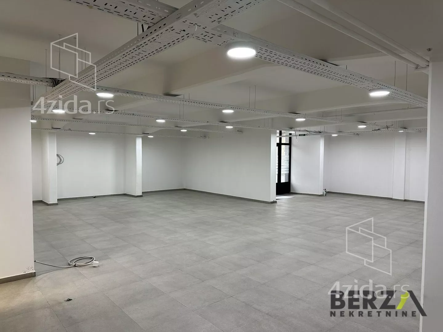 Poslovni prostor | 4zida