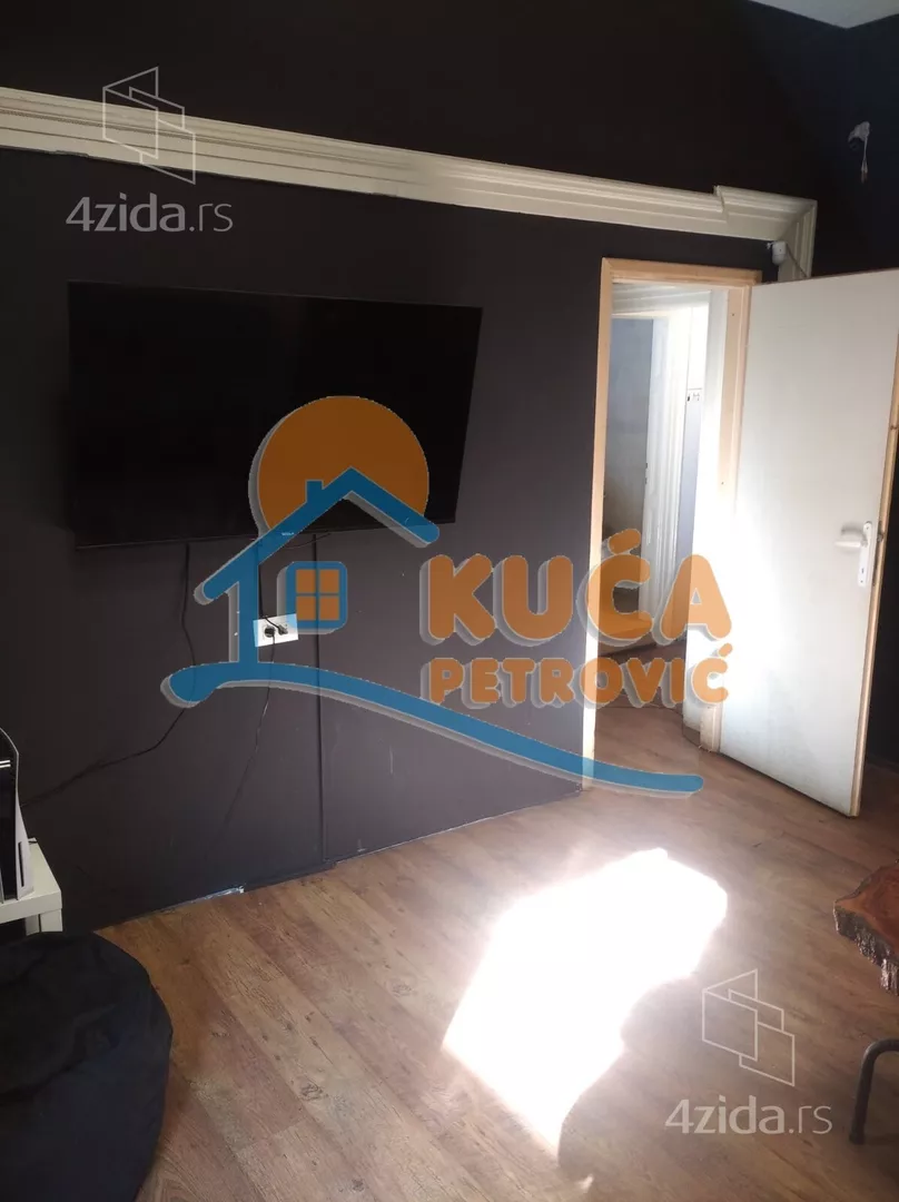 Lokal | 4zida