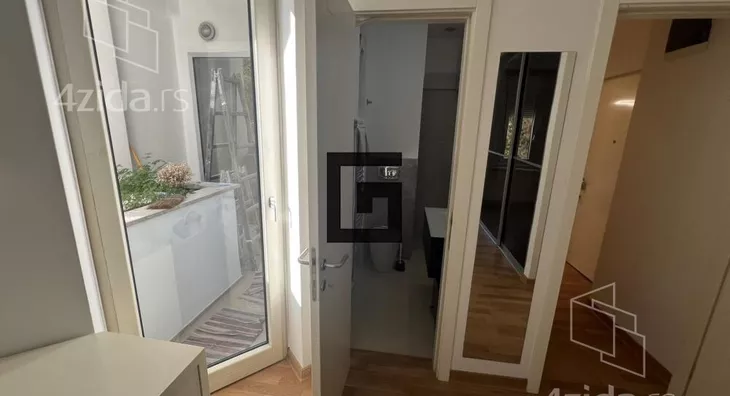 Četvoroiposoban stan | 4zida