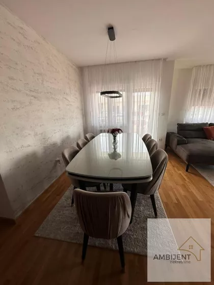 Stari Banovci | 4zida.rs