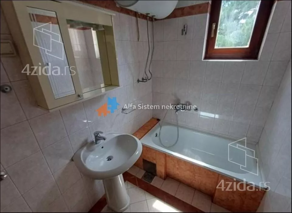 Šestosoban stan | 4zida