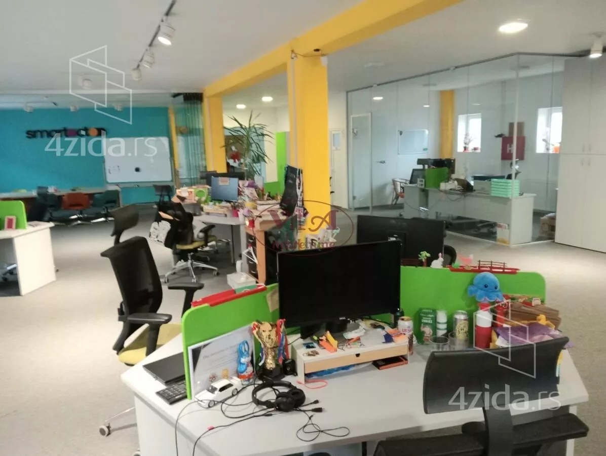 Poslovna zgrada | 4zida