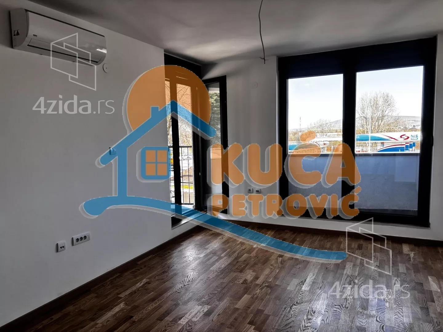 Jednoiposoban stan | 4zida