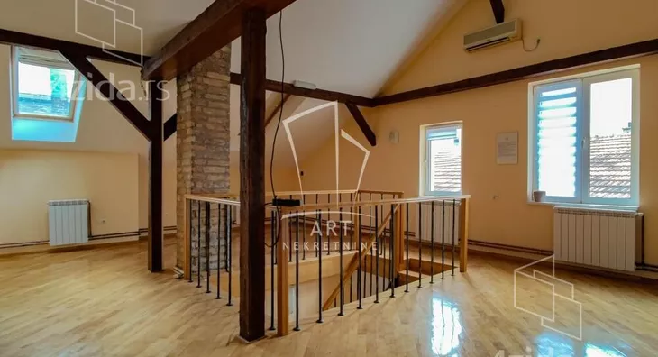 Šestoiposoban stan | 4zida