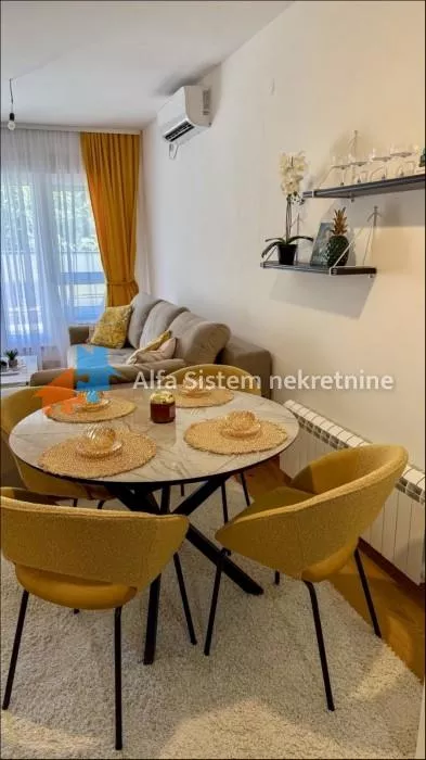 Vukov Spomenik | 4zida.rs