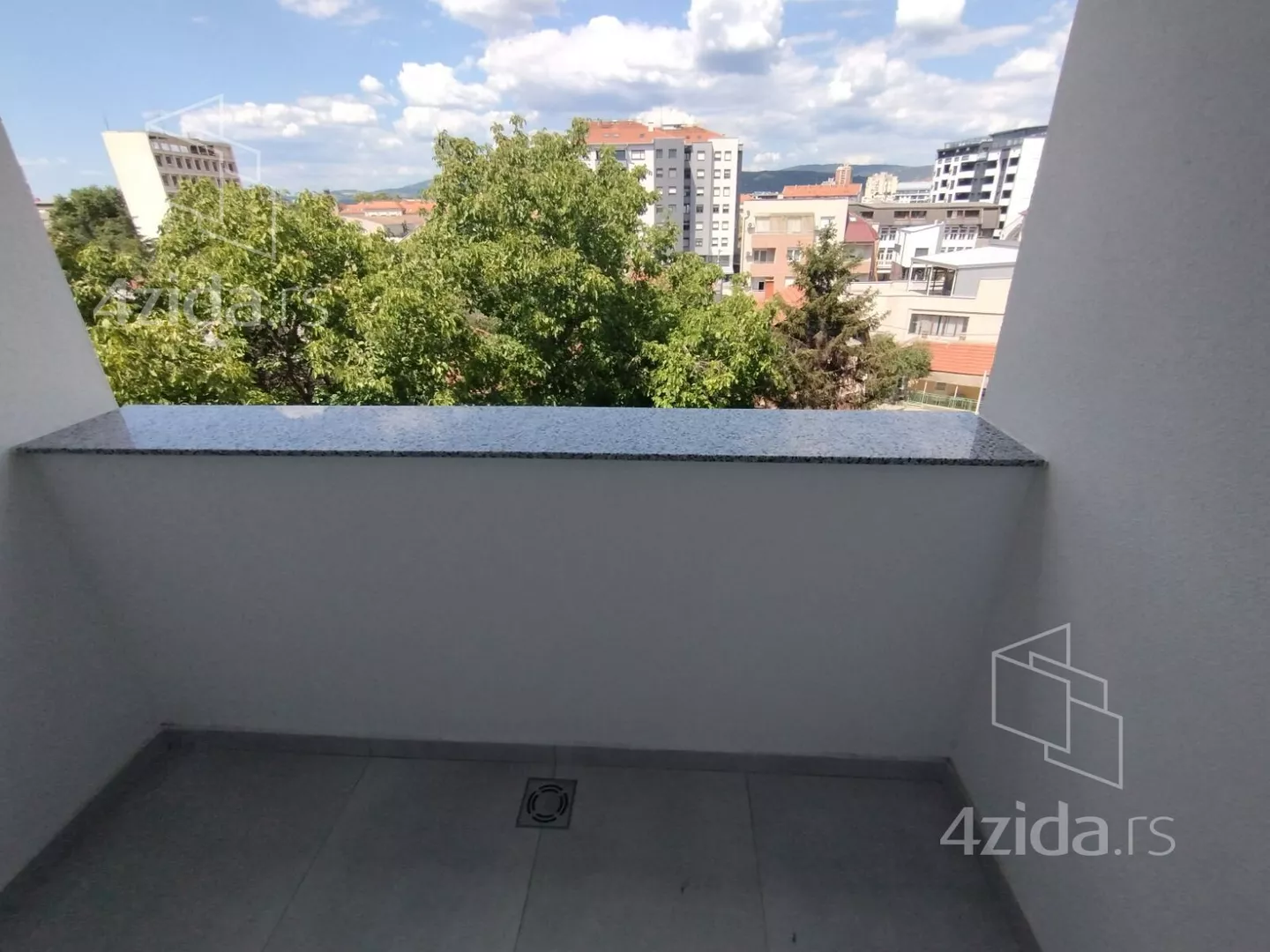 Troiposoban stan | 4zida