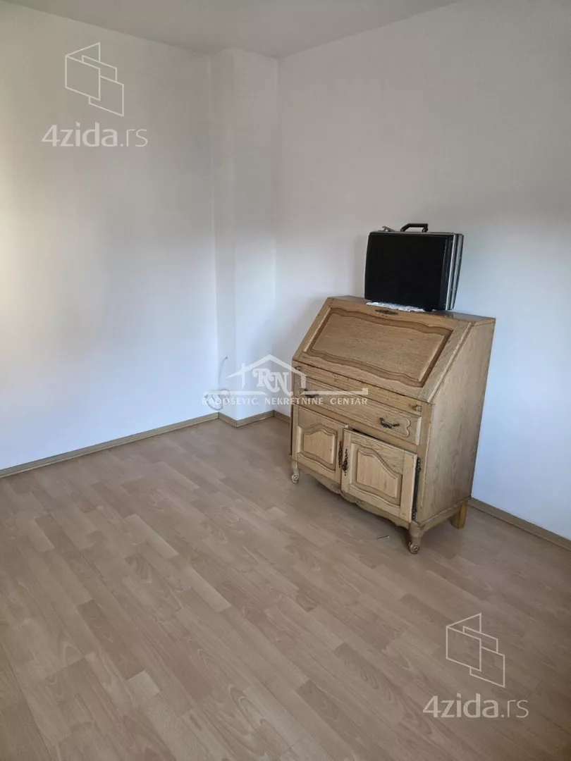 Petoiposoban stan | 4zida