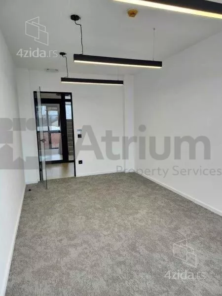 Poslovna zgrada | 4zida