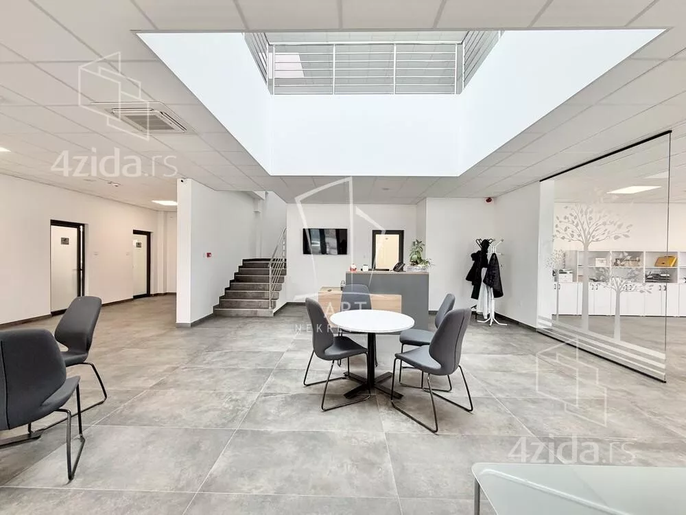 Poslovna zgrada | 4zida