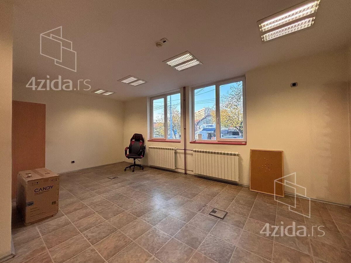 Poslovna zgrada | 4zida