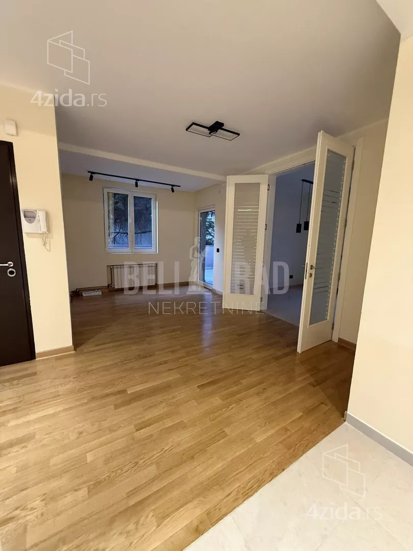Četvoroiposoban stan | 4zida