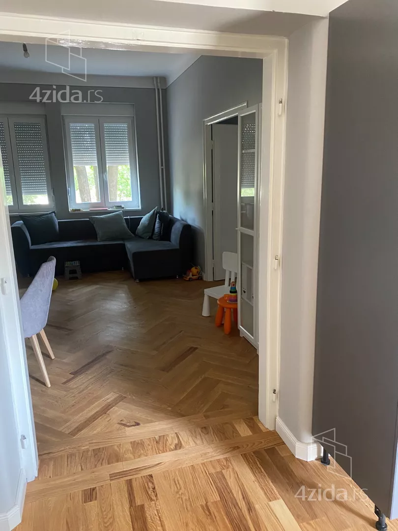 Četvoroiposoban stan | 4zida