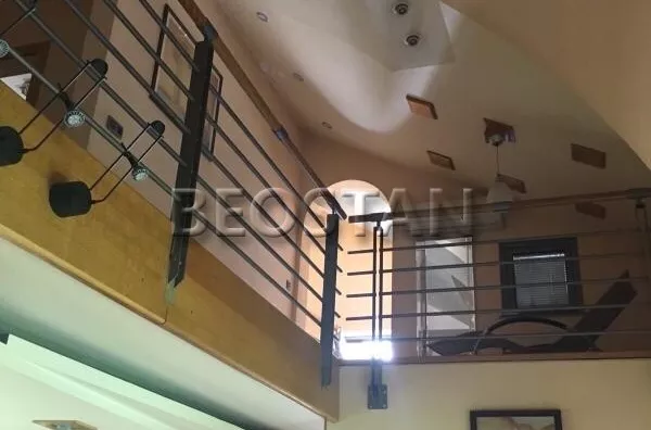 Šestoiposoban stan | 4zida