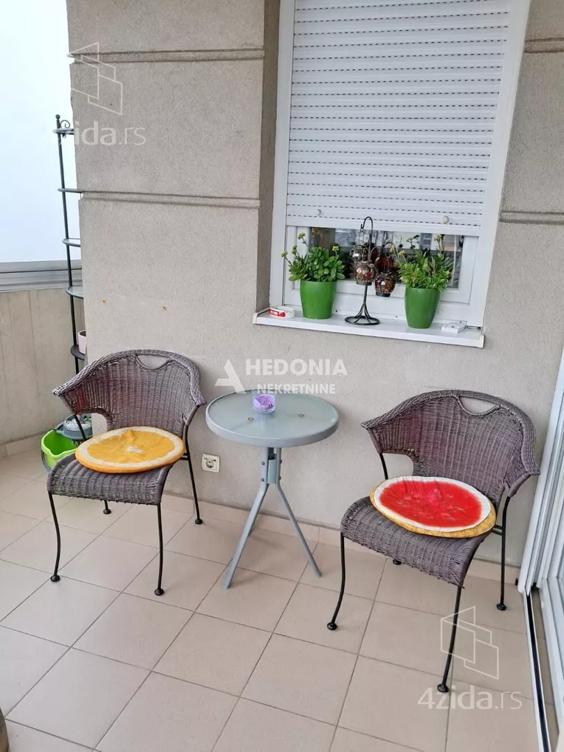 Šestosoban stan | 4zida