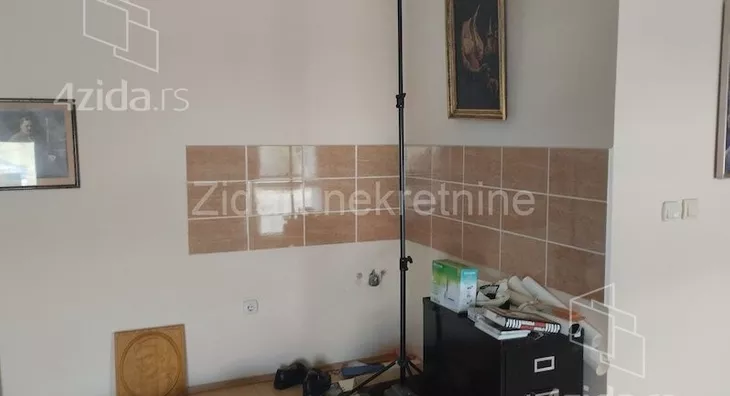 Poslovna zgrada | 4zida