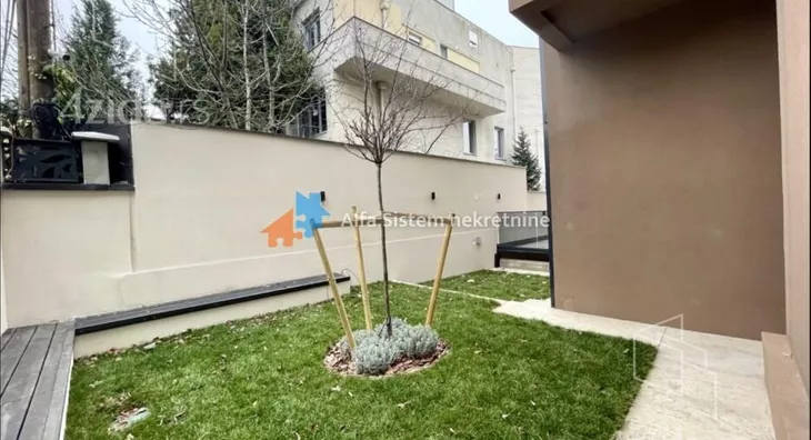 Poslovna zgrada | 4zida