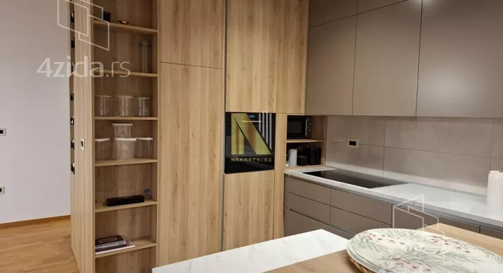 Četvoroiposoban stan | 4zida