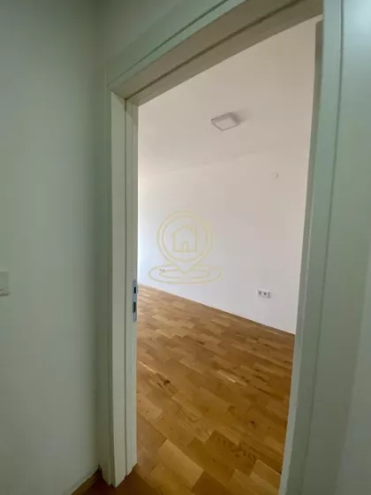 Crveni Pevac | 4zida.rs