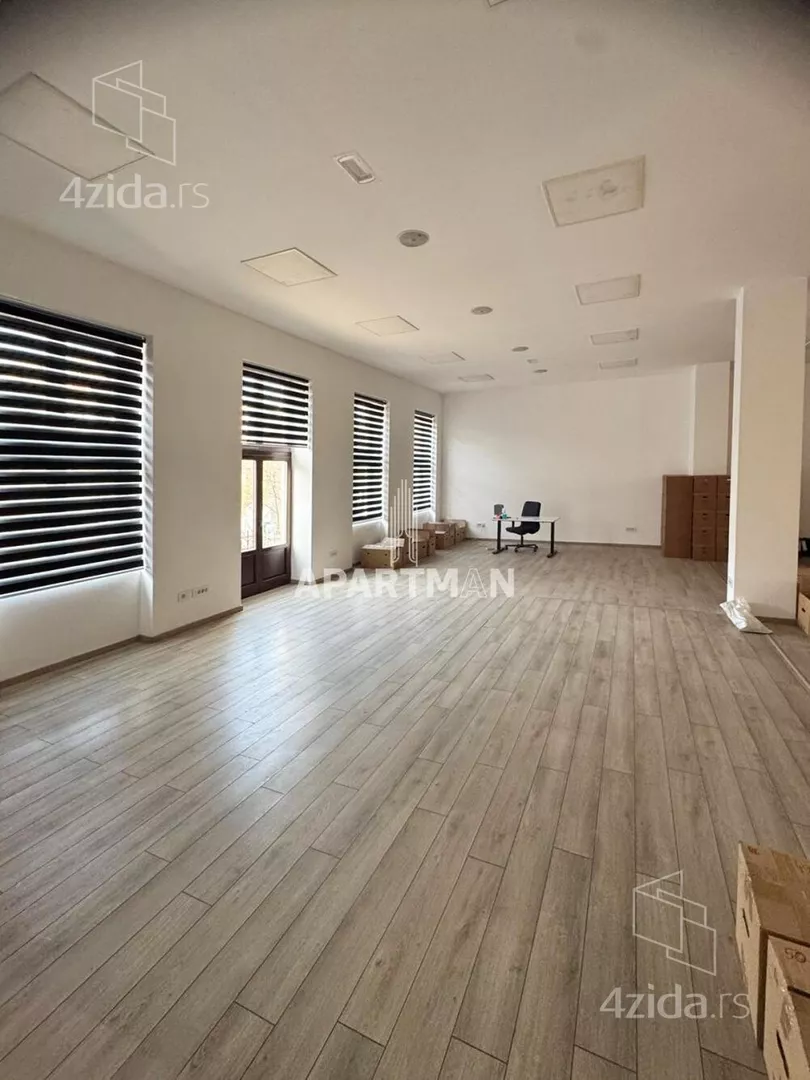 Poslovna zgrada | 4zida