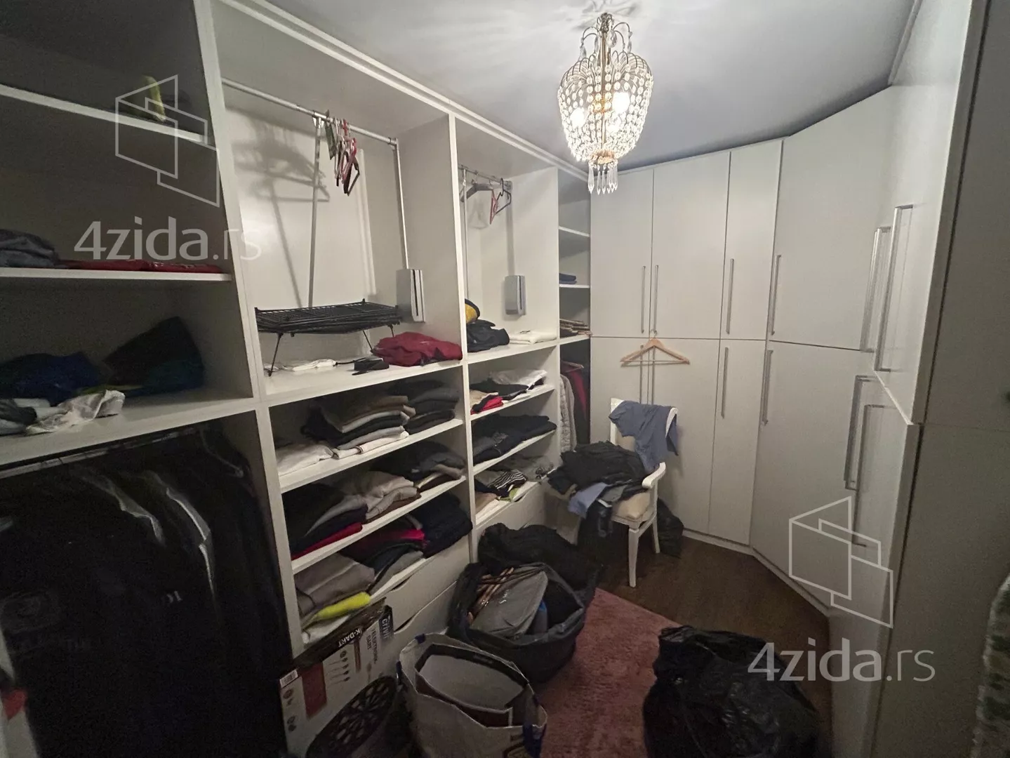 Četvoroiposoban stan | 4zida