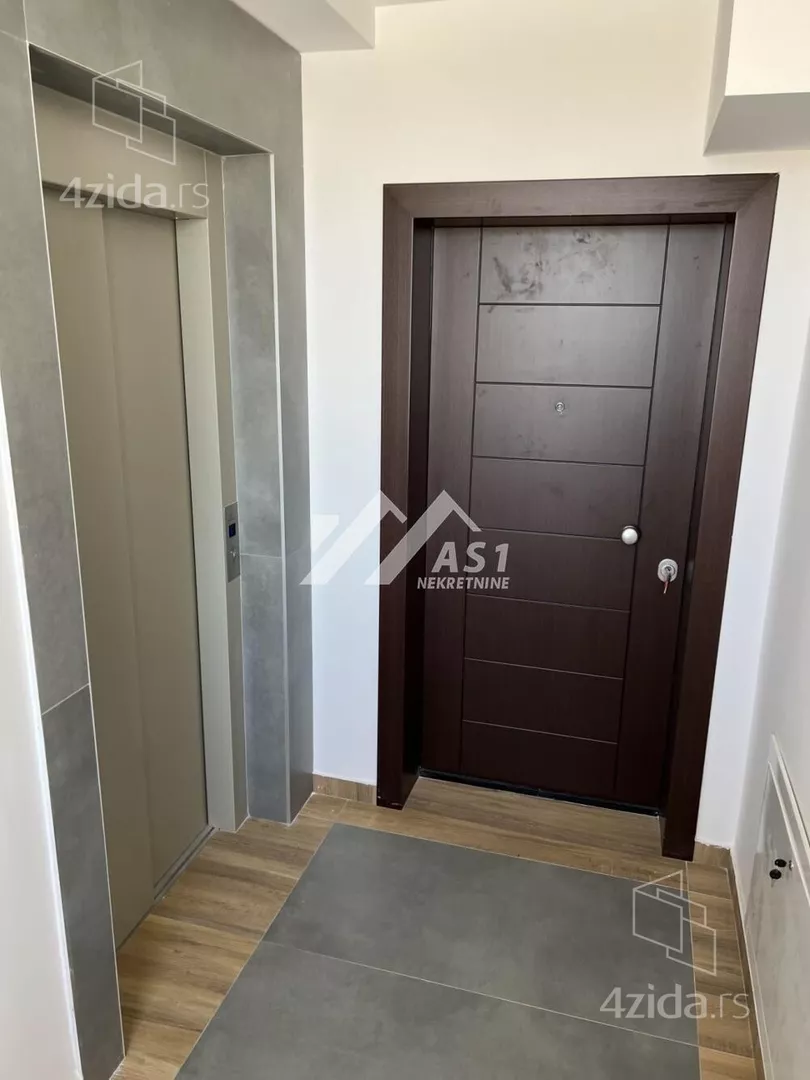 Šestosoban stan | 4zida