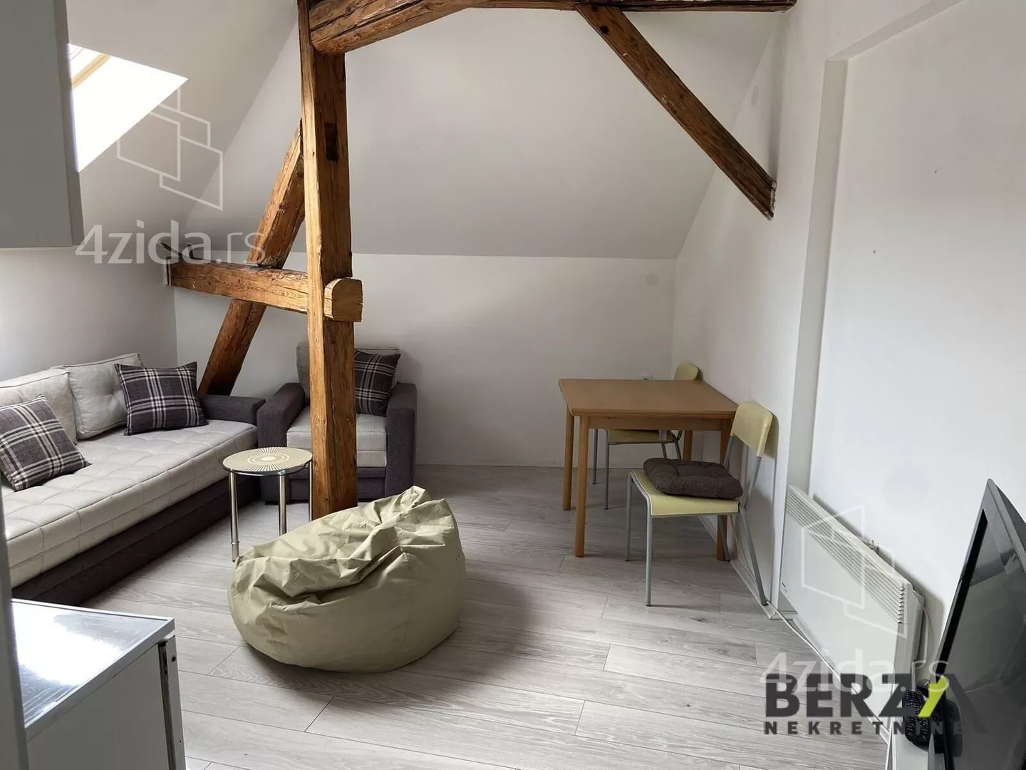 Jednoiposoban stan | 4zida