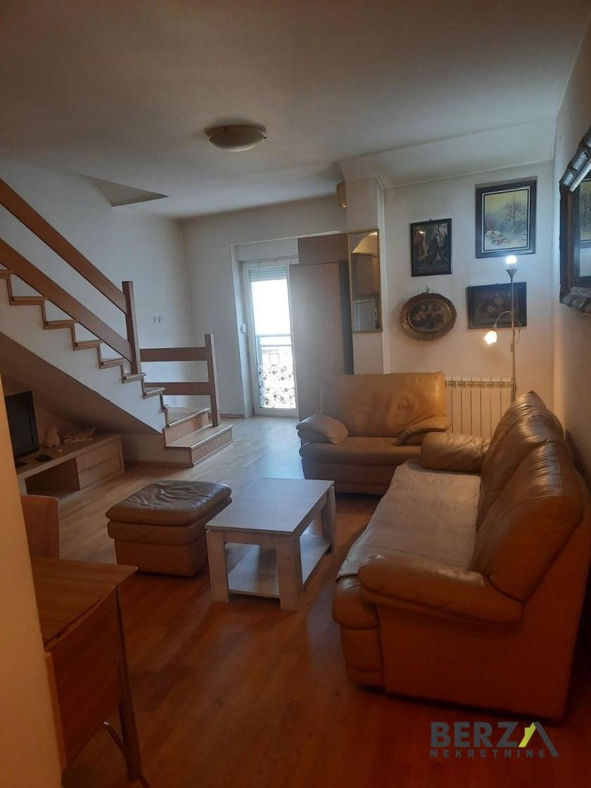 Dvoiposoban stan, Novi Sad