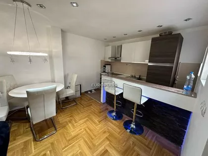 Vojvode Vlahovića | 4zida.rs