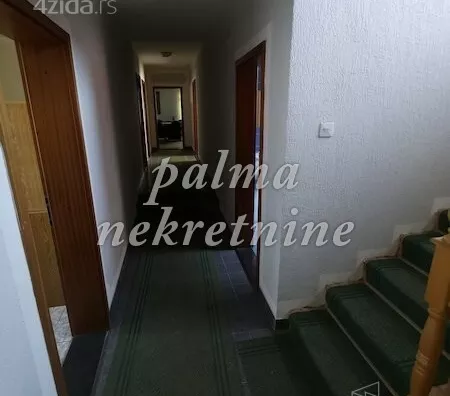 Poslovna zgrada | 4zida