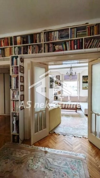 Vukov Spomenik | 4zida.rs