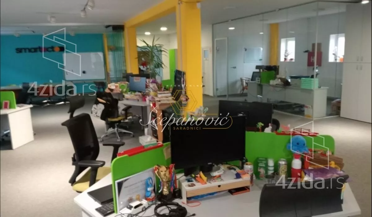 Poslovna zgrada | 4zida