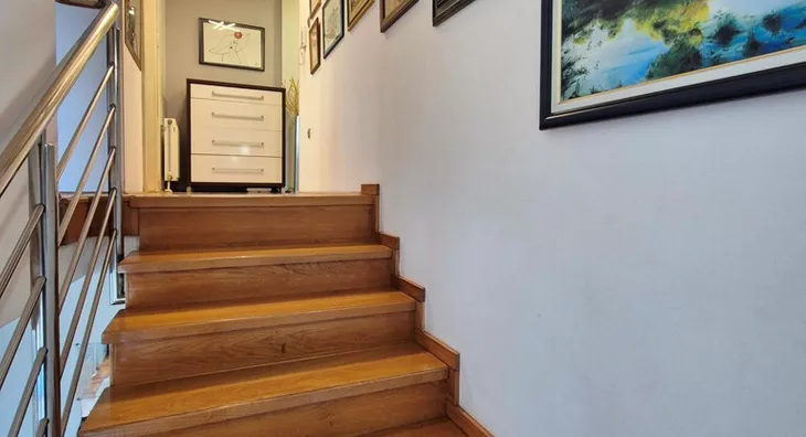 Šestosoban stan | 4zida