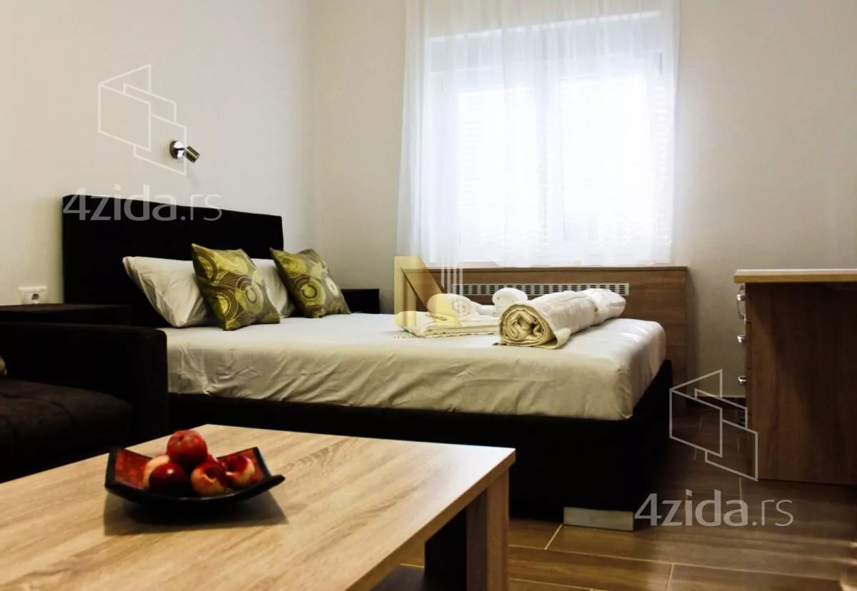 Poslovna zgrada | 4zida