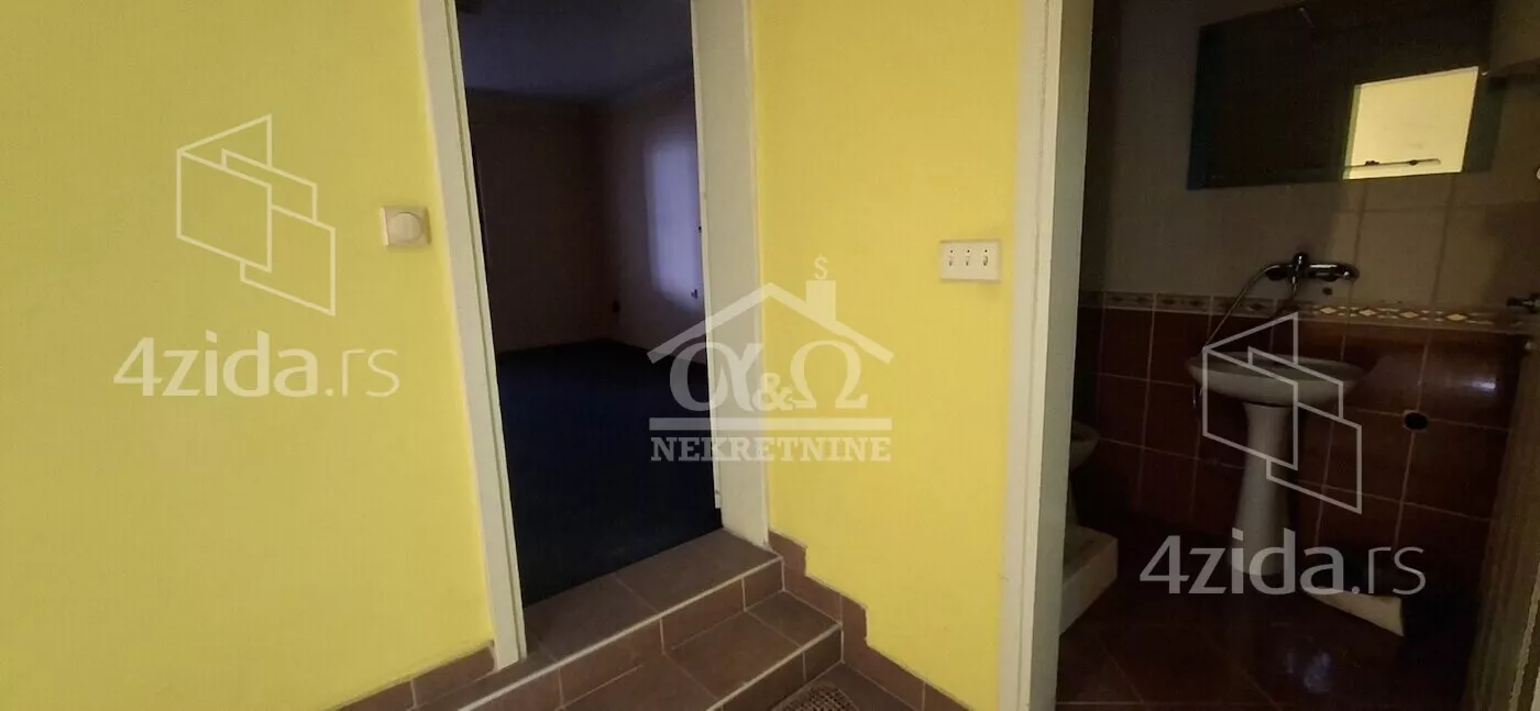 Poslovna zgrada | 4zida