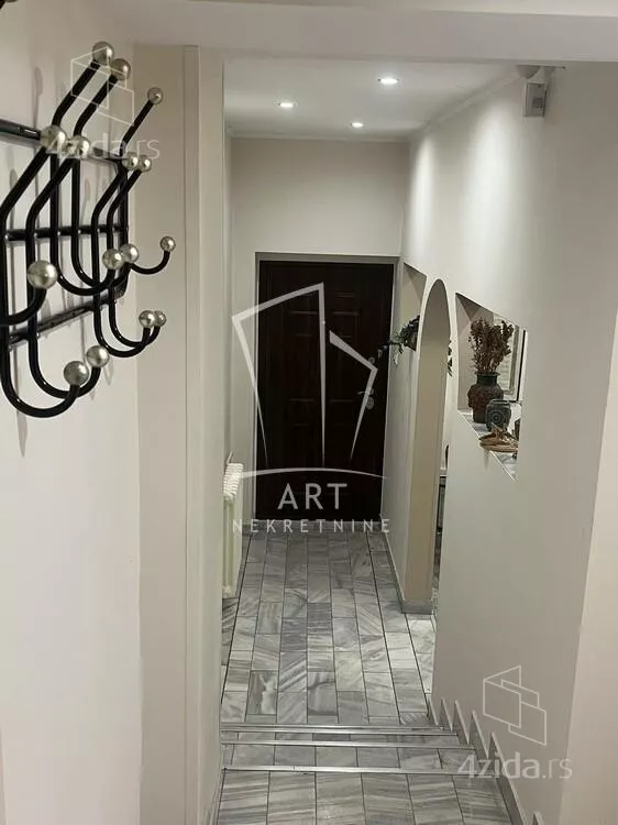 Petoiposoban stan | 4zida