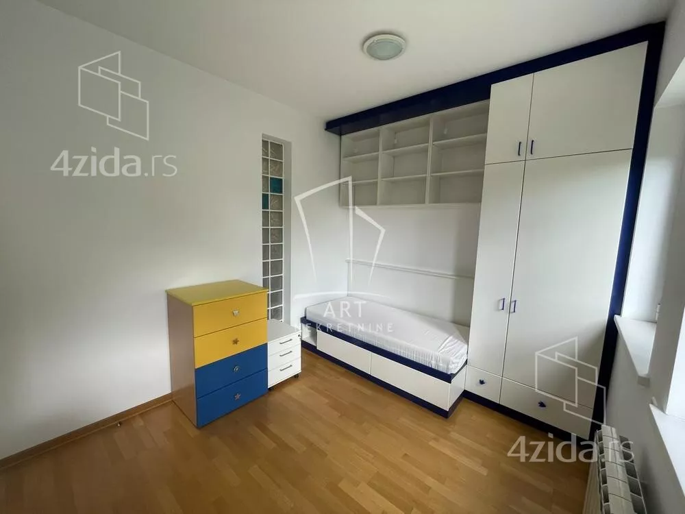 Četvoroiposoban stan | 4zida