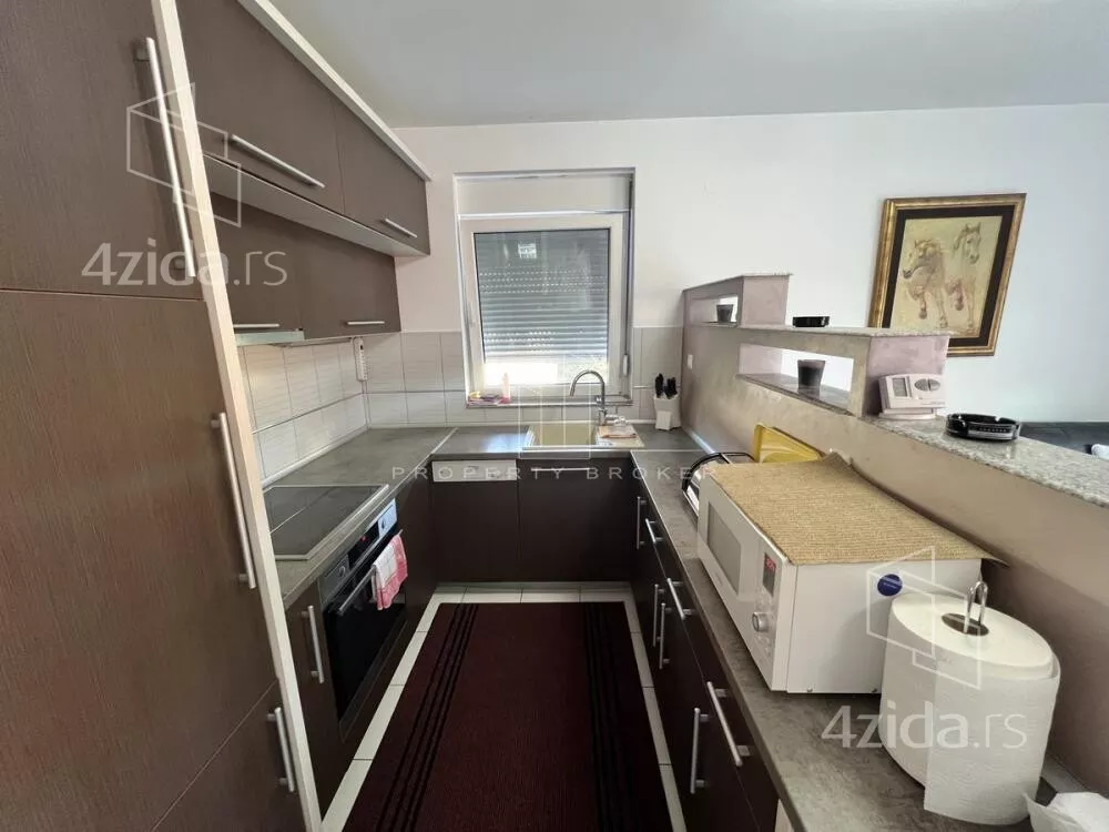 Petosoban stan | 4zida