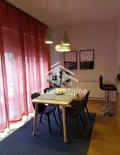 Vukov Spomenik | 4zida.rs