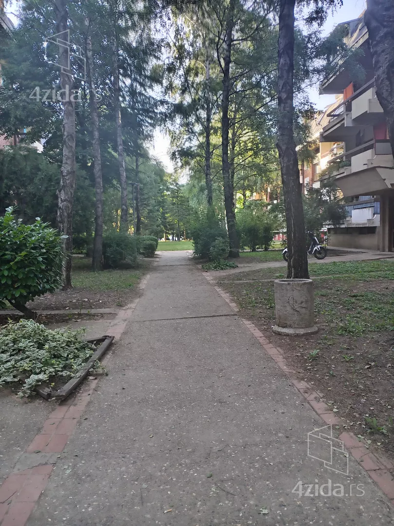 Troiposoban stan | 4zida