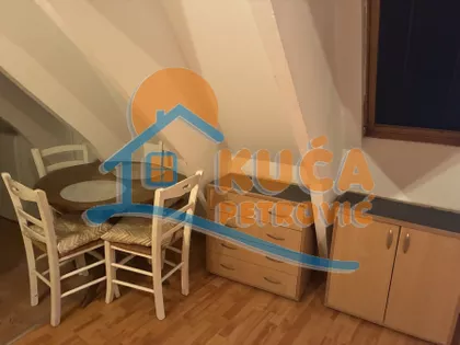 Trg Pavla Stojkovića | 4zida.rs