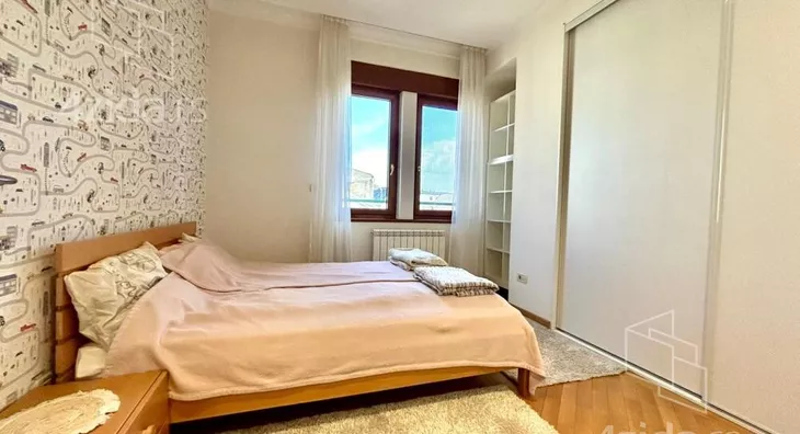 Četvoroiposoban stan | 4zida