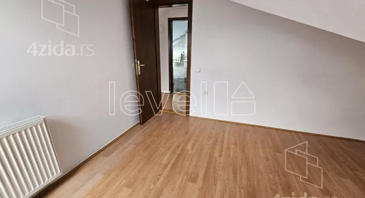 Četvoroiposoban stan | 4zida