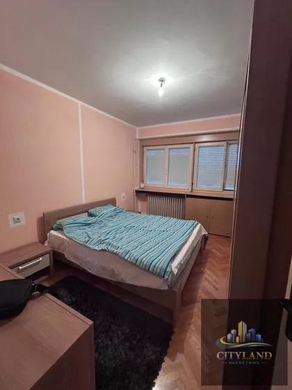 Crveni Pevac | 4zida.rs