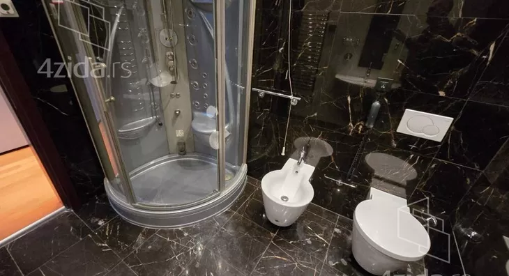 Šestosoban stan | 4zida