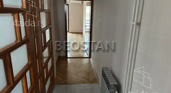 Šestosoban stan | 4zida