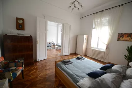 Pozorišni trg | 4zida.rs