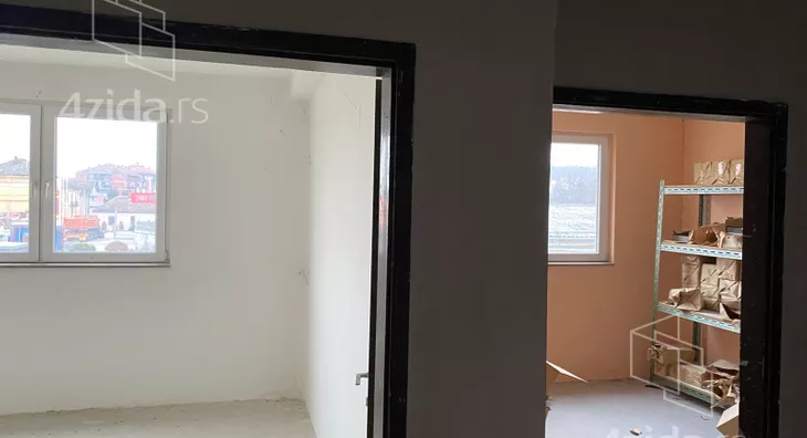 Poslovna zgrada | 4zida