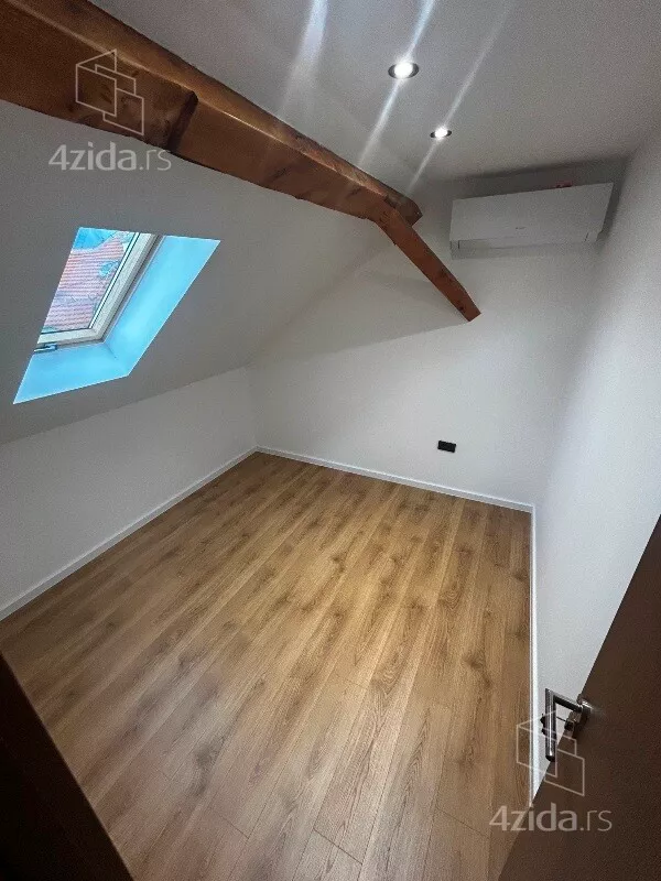Četvoroiposoban stan | 4zida